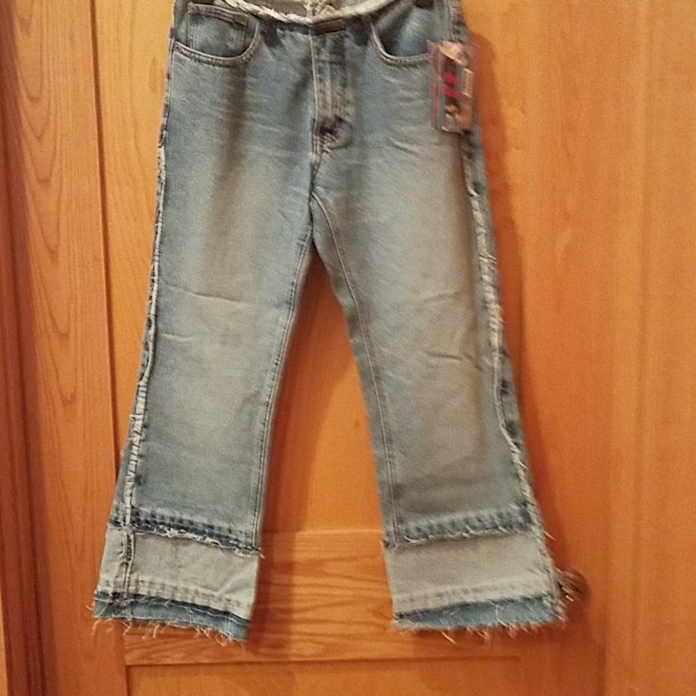Angels Distressed Jean Capris NWT.